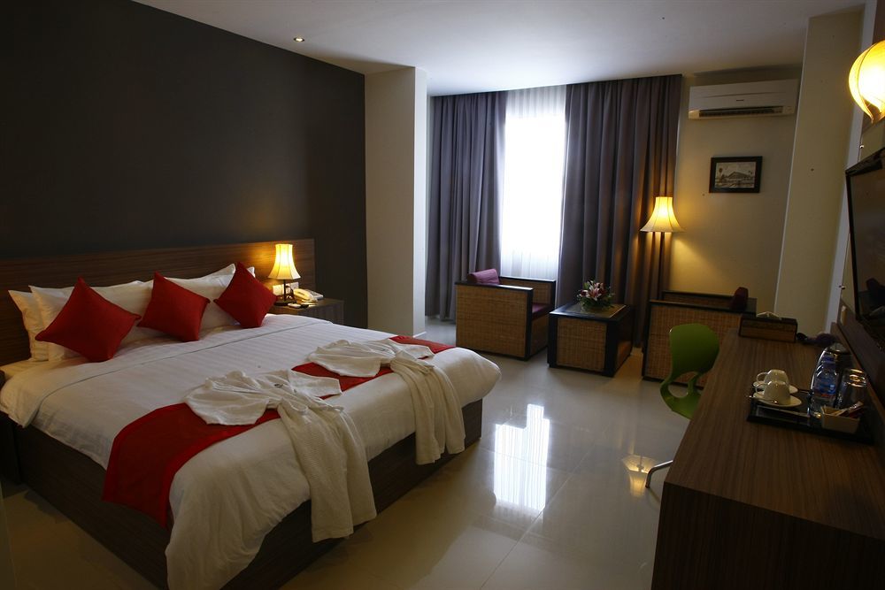 Altos Hotel Phnom Penh Exterior foto
