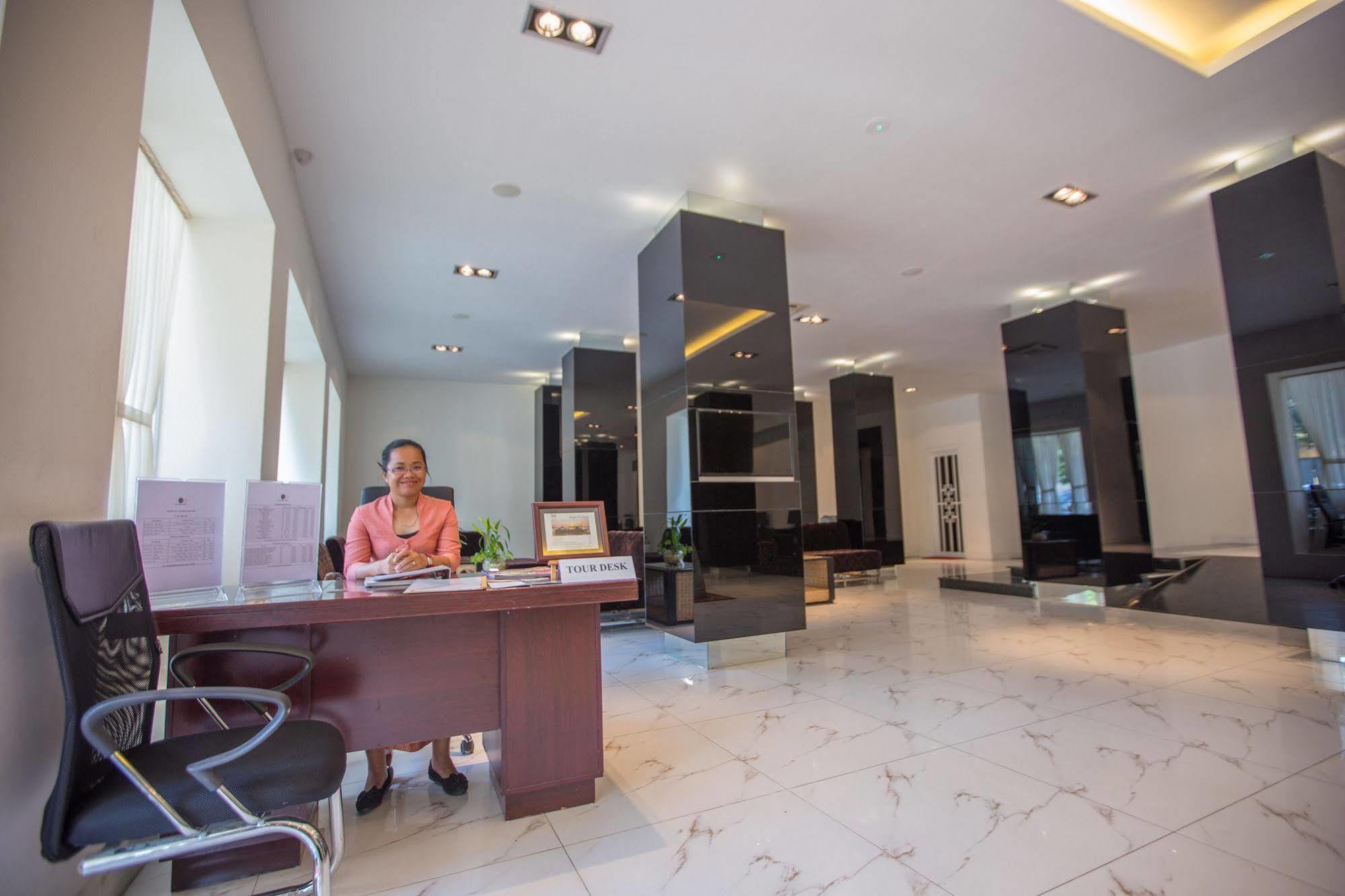 Altos Hotel Phnom Penh Exterior foto