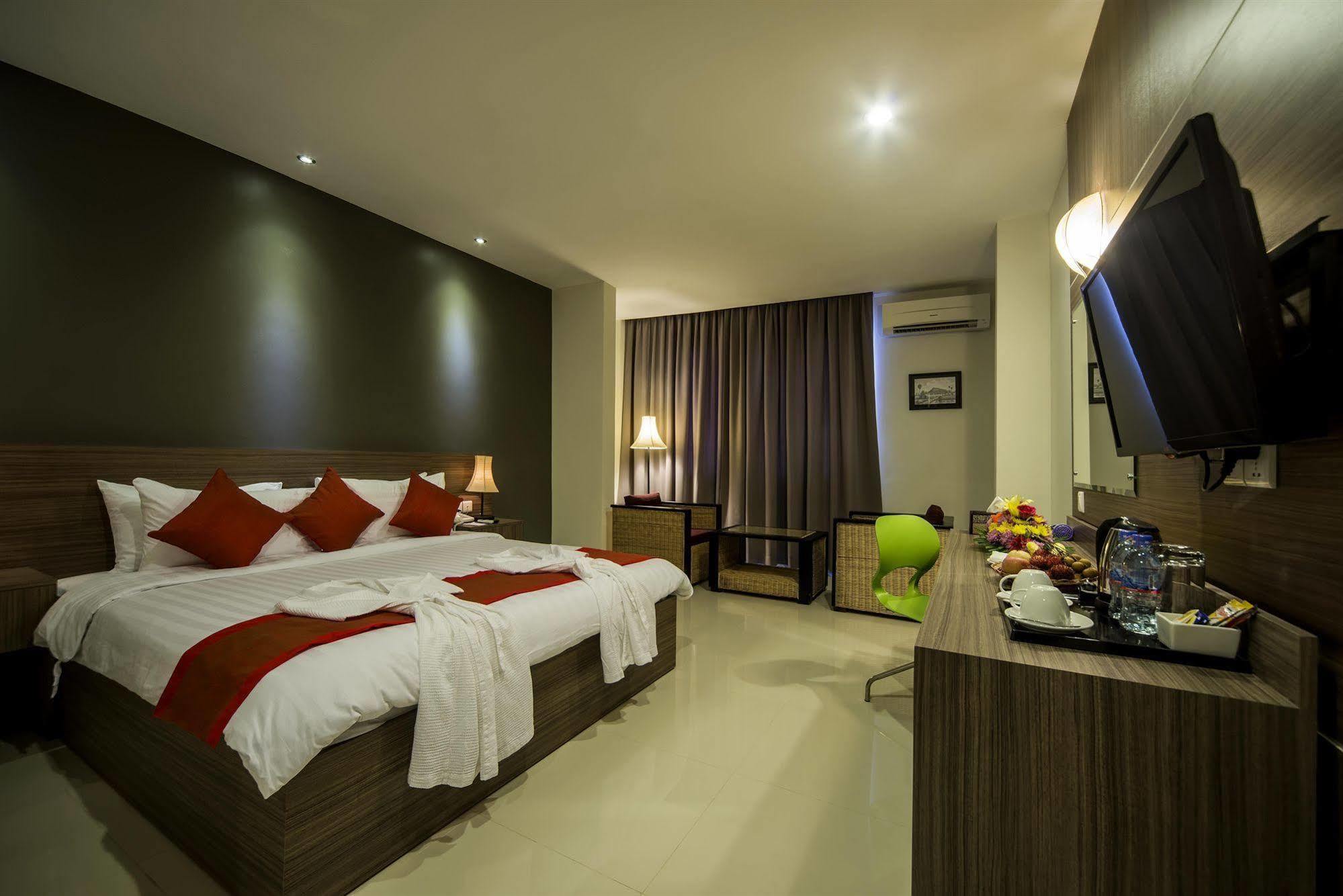 Altos Hotel Phnom Penh Exterior foto