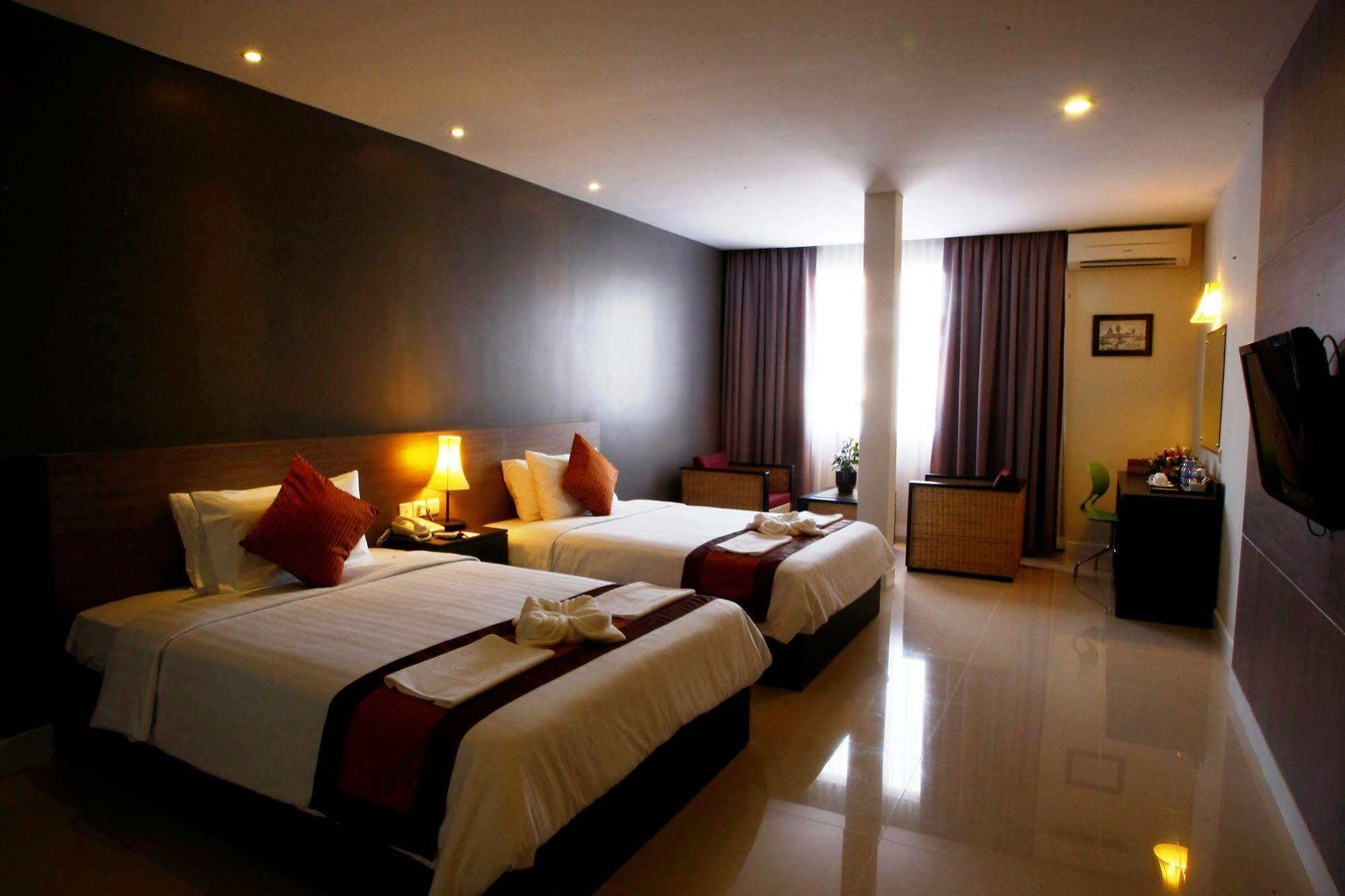 Altos Hotel Phnom Penh Exterior foto